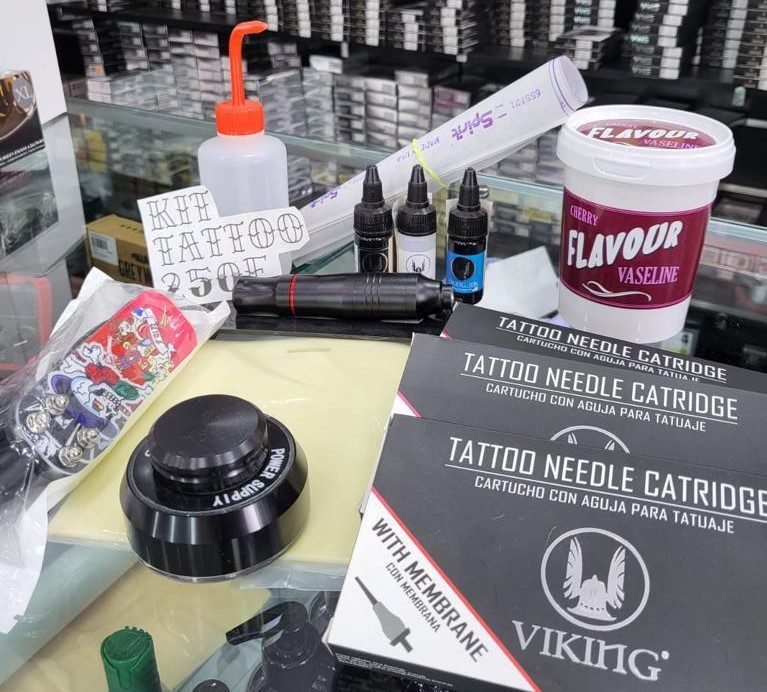 Imagen de KIT TATTOO PRINCIPIANTE 2 disponible en Viking Tattoo Shop, insumos de alta calidad para tatuadores.