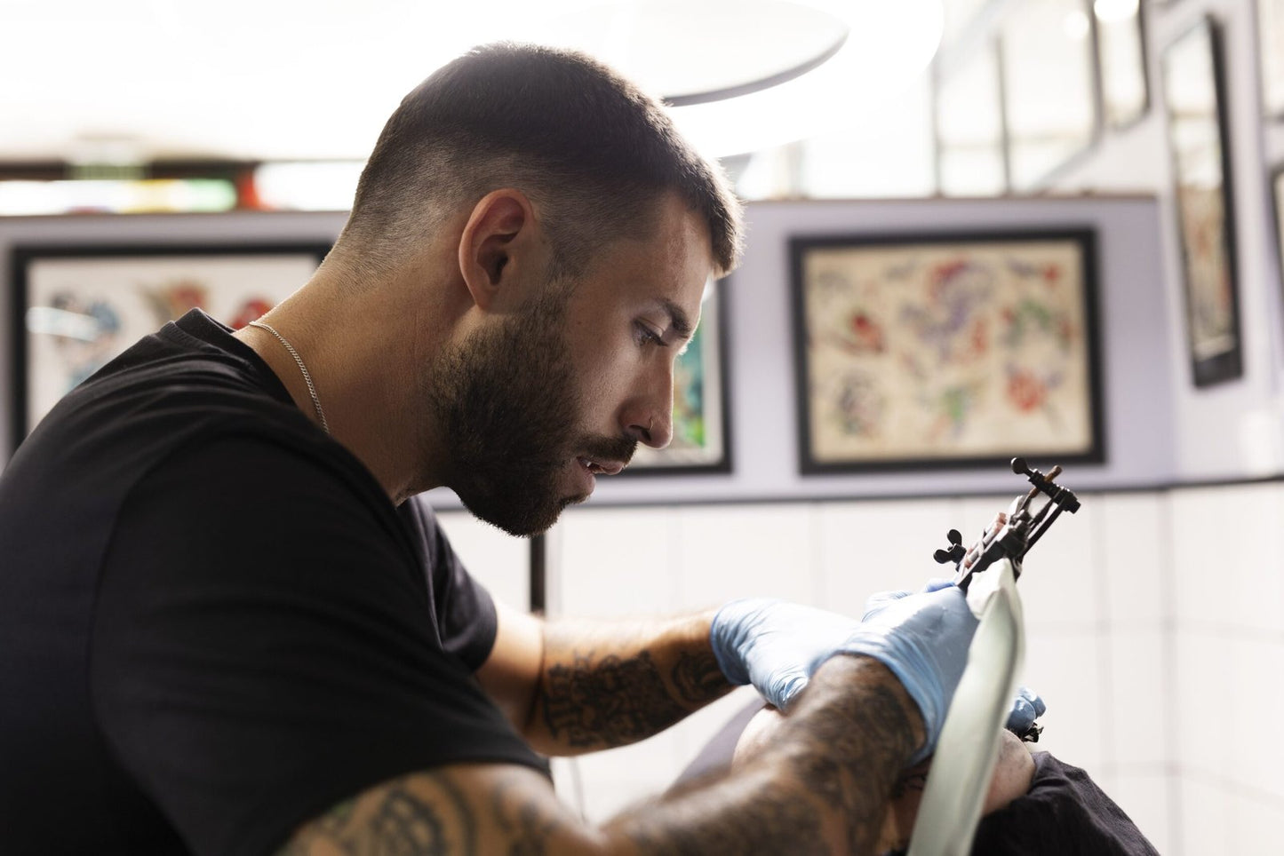 Fotografía de Cursos de Tatuajes para Principiantes en Viking Tattoo Shop, suministros premium para artistas del tatuaje.