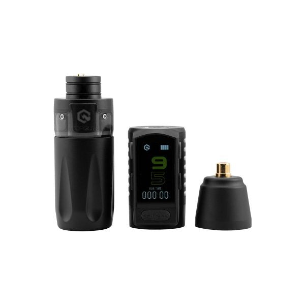 Kit completo de la máquina de tatuajes rotativa inalámbrica Critical Torque. Incluye dos baterías Critical Connect v3, estuches de viaje, adaptador RCA y cable, puerto de carga Critical Dual Battery Dock con cable USB-C y mango adicional de 40 mm.