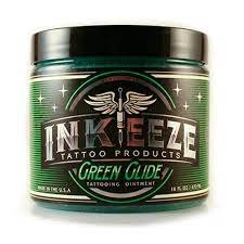 Imagen de UNGUENTO INK-EEZE GREEN GLIDE 16oz (480ml) disponible en Viking Tattoo Shop, insumos de alta calidad para tatuadores.