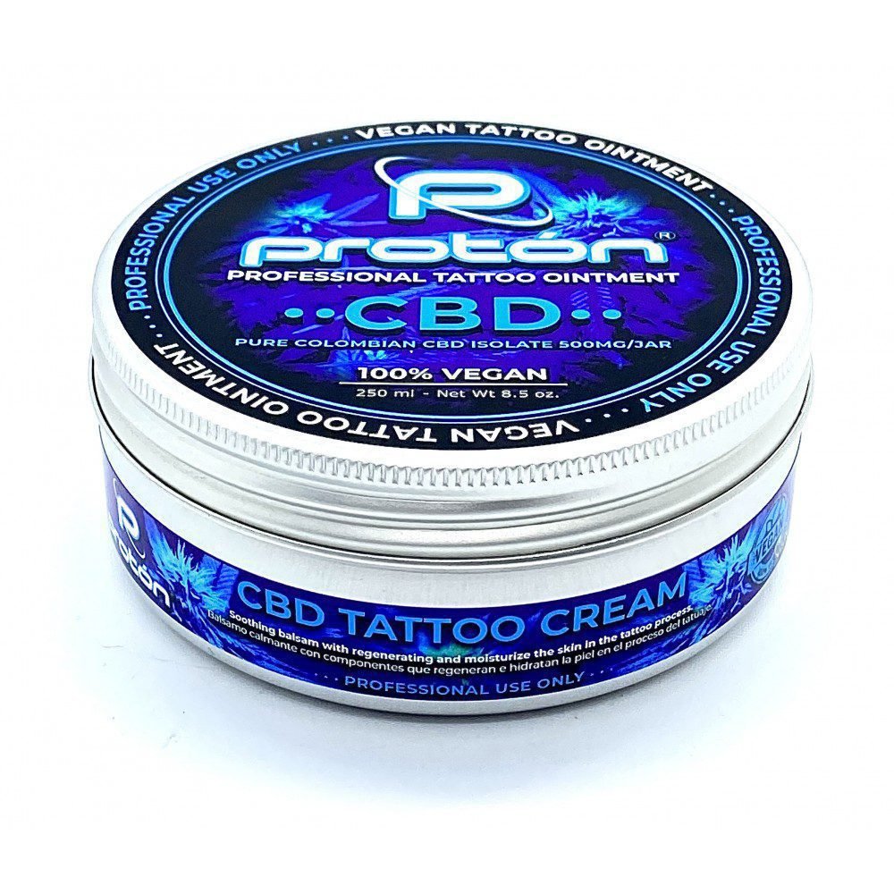 Imagen de alta calidad de CBD Proton Tattoo Cream - Made by Nature en Viking Tattoo Shop, ideal para tatuadores exigentes.